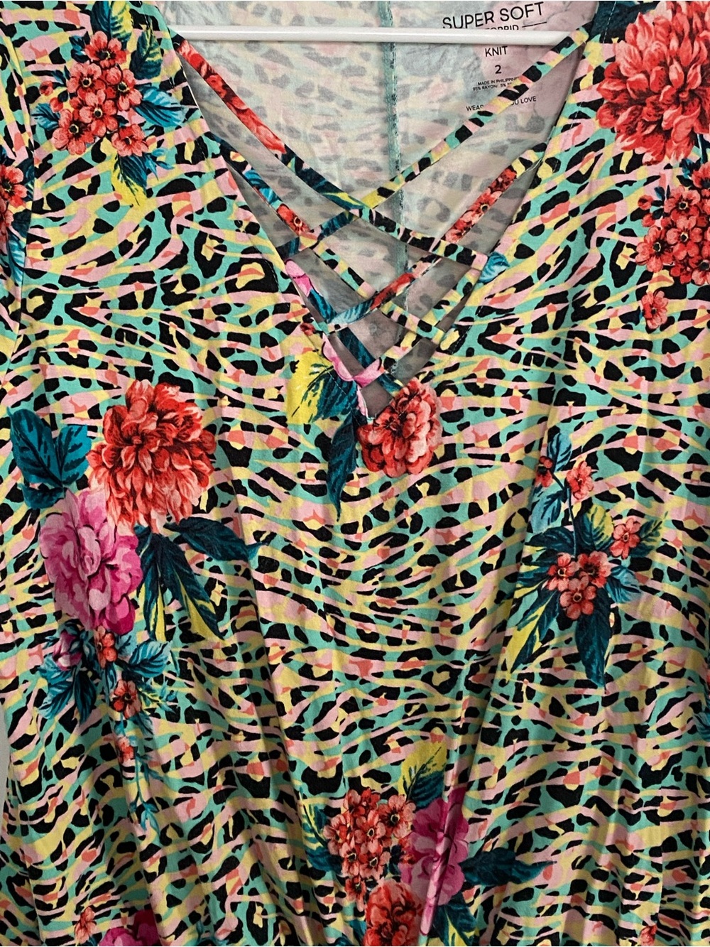 Torrid Multicolor Floral Crisscross Tie-Front Shirt - Picture 4 of 5